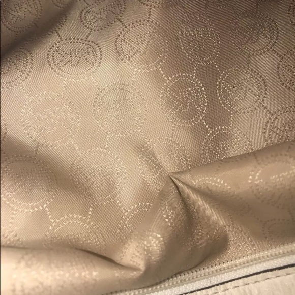 White MK purse - Picture 4 of 4